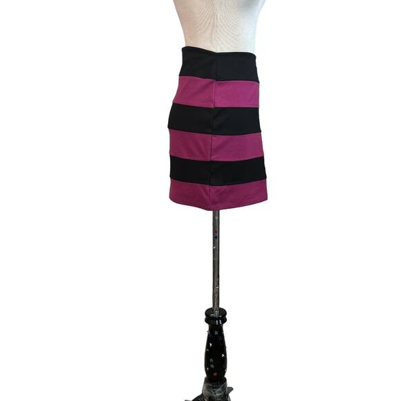 Basic House black pink stripes pull on mini skirt size Small - Picture 7 of 9